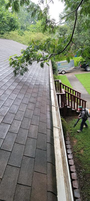 Top Quality Gutter Clean service preformed in Lilburn/Norcross, Georgia — photo 2