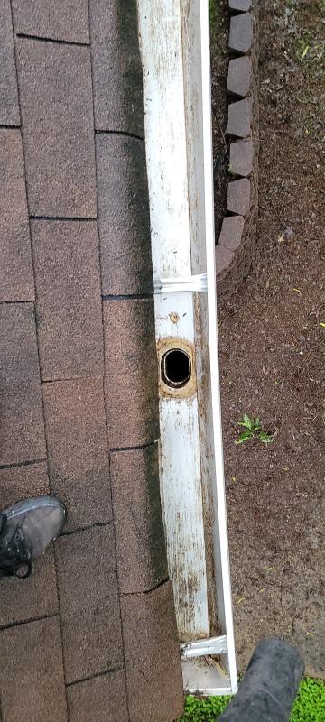 Top Quality Gutter Clean service preformed in Lilburn/Norcross, Georgia — photo 4