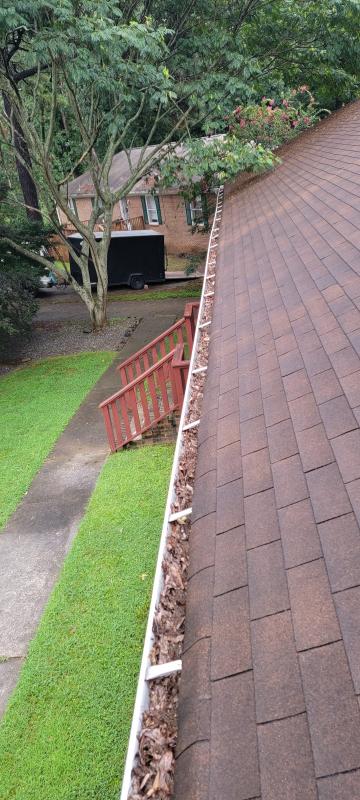 Top Quality Gutter Clean service preformed in Lilburn/Norcross, Georgia — photo 3